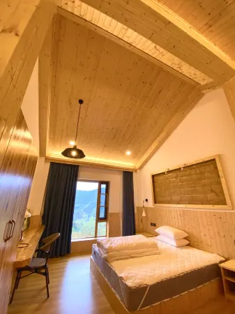 Trader's Home@Happy Mountain Lodge Отели в г. Лечан