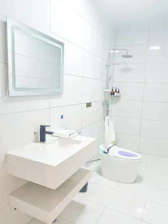 Qunhao International Hotel (Nanyang Xuefeng Middle Road Wolong Park Branch) Отели рядом с Аэропорт Наньян