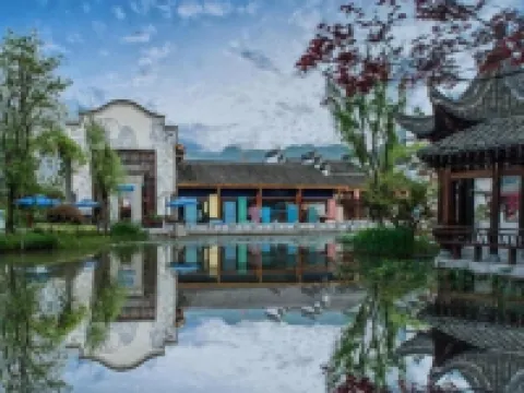 Qiyun Mountain Baiyue Resort Hotel Hotels in Xiuning