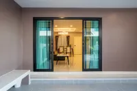 Pattaya Venice Townhouse 3 Bedroom Pool Villa【Near the Floating Market + supermarket at the door 】 Hotels in 