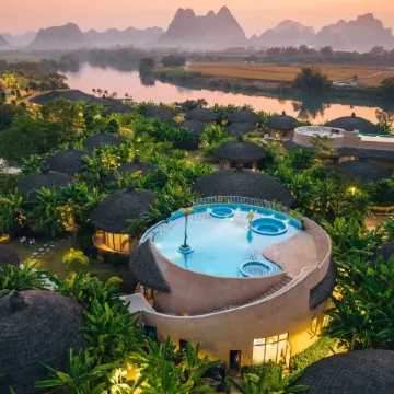 Chongzuo in the wild night set, see wild luxury Villa