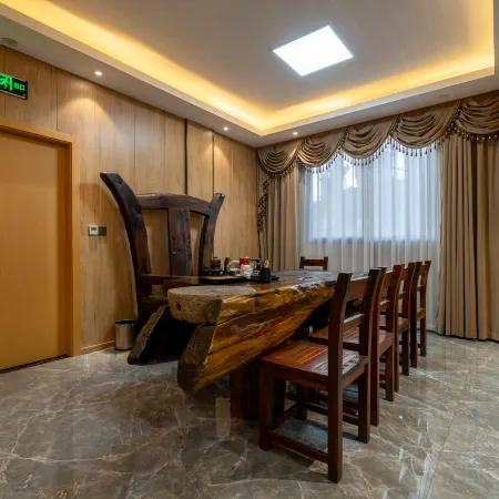 Jialong Hotel (Jinyun Huzhen)