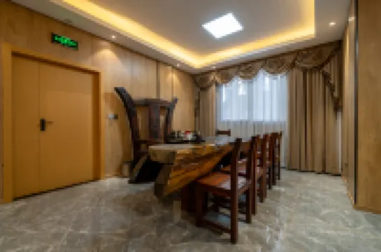 Jialong Hotel (Jinyun Huzhen)