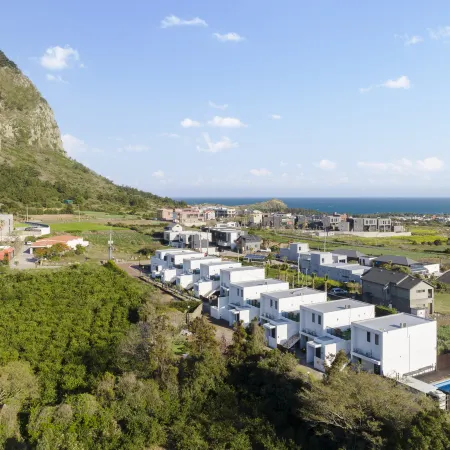 Seogwipo Sagyehaedam-Eun Spa Pension Отели рядом с достопримечательностью «Парк Норимэ»