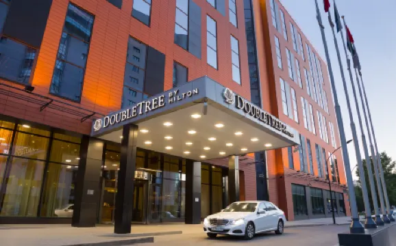 DoubleTree by Hilton Novosibirsk (Даблтри Хилтон Новосибирск) Отели рядом с достопримечательностью «Новосибирский государственный краеведческий музей»