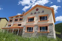 Kanas picturesque mountain residential homestay