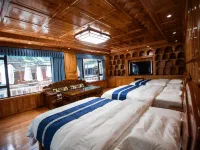 Manchu Tibetan Village Homestay Hotels in Heishui