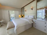 Qinghai Lake Scenic Area · Lakeside Yuanshu - Homestays