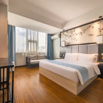 GreenTree Inn (Nanchang Railway Station Bayi Square Ding Road South Metro Station)