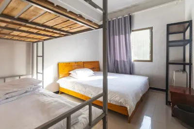 Sanqingshan Yitu Inn (One-line Sky) Hotels near Yunvkaihuai Scenic Spot