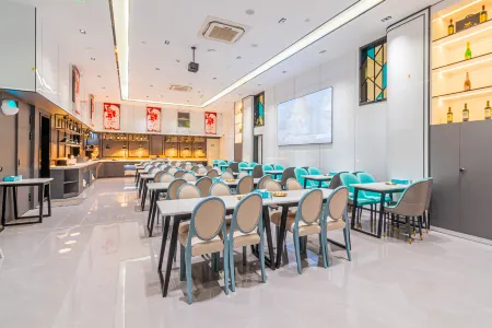 Xiyuemoon Hotel (Kunming Harmony Square Linyuqiao Subway Station Hotel )) Отели рядом с достопримечательностью «Yunnan Vocational College of Mechanical and Electrical Technology»