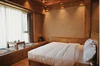 Kangding Niqiong Manor (Tagong Grassland)