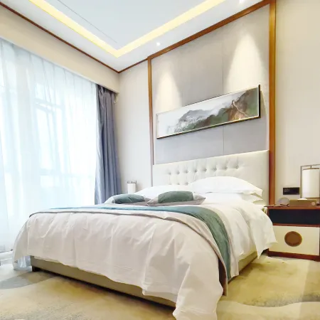 Auspicious Phoenix Hotel Отели в г. Чжаотун