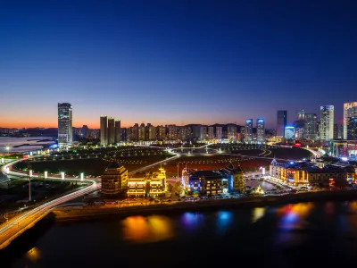 Rujia Huayi Hotel (Dalian Railway Station People's Square Subway Station Branch) Hotels in Dalian