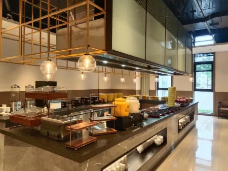 Luanchuan Mountain Heyou Hotel Отели рядом с достопримечательностью «Ji Guan Cave»