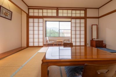 スタンダード和室10畳+広縁3帖<ゲレンデビュー> 越後湯沢温泉 露天大岩風呂の宿 湯沢東映ホテルの写真