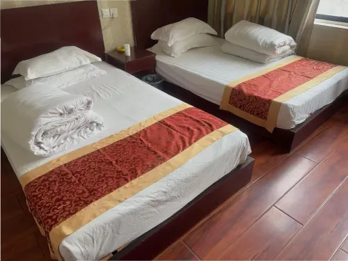 Sihong Jinbaihe Hotel (Oriental Pearl Tower)