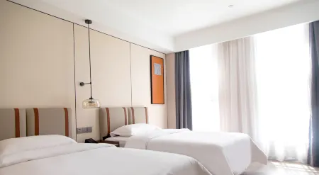 Zhangjiakou International Hotel (Building B ) Отели рядом с достопримечательностью «Wuhan University of Technology Network Education Zhangjiakou Branch Campus»