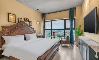 Kunming Qixi Scenic Hotel (Dounan Flower Market)