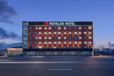 R ROYALSS HOTEL Hotel (Emei High-speed Railway Station Dafo Temple Tourist Area Branch) Отели рядом с достопримечательностью «Yingbin Square»