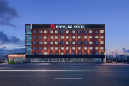 R ROYALSS HOTEL Hotel (Emei High-speed Railway Station Dafo Temple Tourist Area Branch)