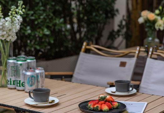 T innn · West Lake 내부