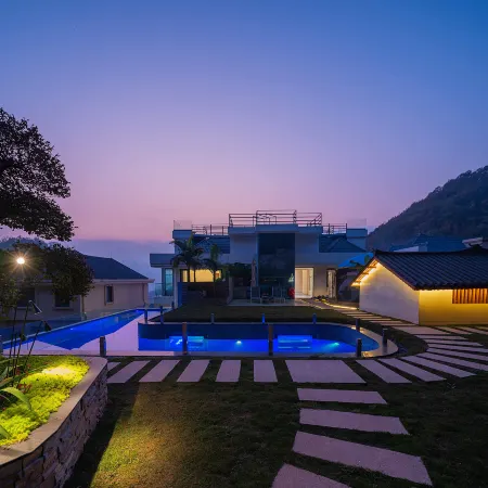 Xingyi Wanfenglin Peak-Chasing House