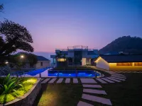 Xingyi Wanfenglin Peak-Chasing House - Pools