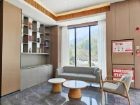 Panzhihua Huanzhu Hotel - parking
