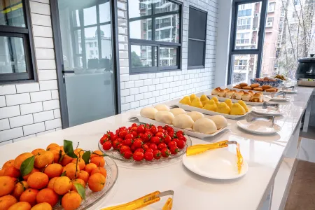 Chengdu Shangheng Rezen Hotel (Weicongci Metro Station Store, Pidu District) Отели рядом с достопримечательностью «Sandaoyan»