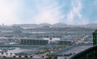 KingSuite | Nightlife | 3min-Tram-away | DXBMarina