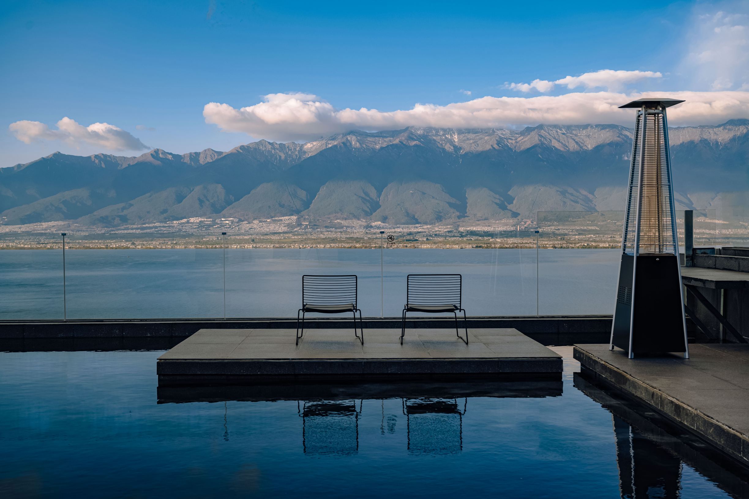 Ni Xin Li In Your Heart Mid-Levels Seascape Designer Resort Hotel (Dali Erhai Branch) Hotels in Dali City
