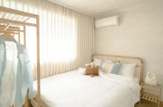 Hongik University station Greenery Terrace House Hotels in Yeonnam-dong