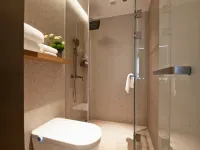 Madison Hotel (Xiamen Railway Station Branch) Hotels near Siming