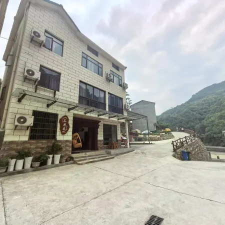 San Yuetian Homestay (Chaotianhou Scenic Area)