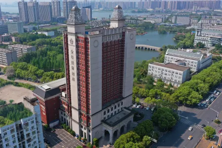 Harvest International Hotel Отели рядом с достопримечательностью «Wuhan Vocational College of Software and Engineering»