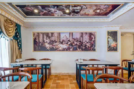 Manzhouli Xinyouyi Russian Hotel Co., LTD Отели рядом с достопримечательностью «Manchuria Boundary Gate»