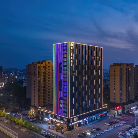 Jinjiang Metropolo Hotel (Xinyang Railway Station Xiya City)