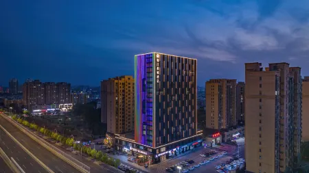 Jinjiang Metropolo Hotel (Xinyang Railway Station Xiya City) Отели рядом со станцией Xinyang East Railway Station