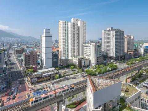 艾爾莫門託沙上公寓飯店 Apple Outlet附近的飯店