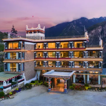 Xilin Mountain Residence (Danba Jiaju Tibetan Village)