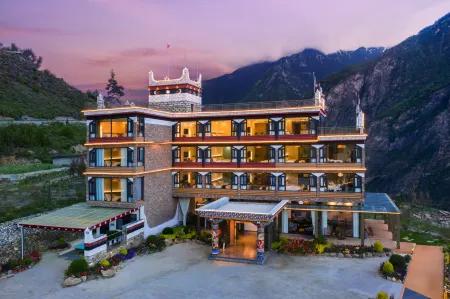 Xilin Mountain Residence (Danba Jiaju Tibetan Village)