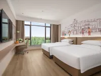 Vienna 3 Best Hotels (Kashgar Maigaiti Desert Garden Branch) Hotels in Makit County