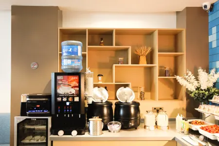 Homeinn Hotel (Baicheng Normal University) Отели рядом с достопримечательностью «Baicheng Library»