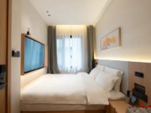 Anranju Hotel (Dandong Railway Station Yalu River Broken Bridge) Hotels in Dandong