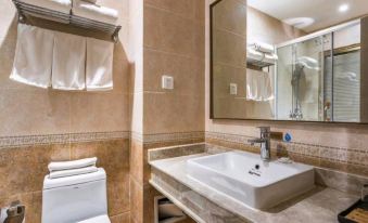 Huaxia Zhonghang Hotel