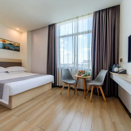 Bayue Hotel (Maoming Aegean Shopping Park High speed Railway Station South Square Branch)