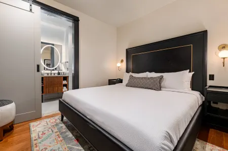 2BR Perfect Getaway in Iconic Downtown | The Mayfair