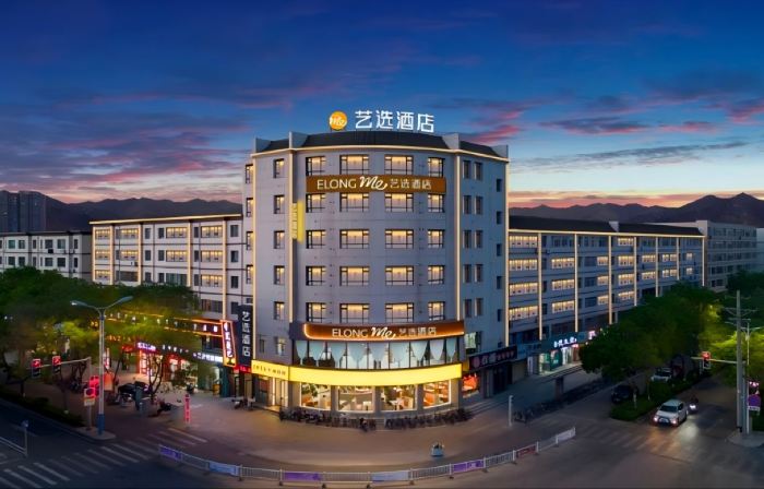 Yixuan Hotel (Zhangye Bell Tower West Station)