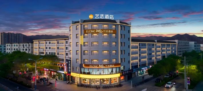 Yixuan Hotel (Zhangye Bell Tower West Station) Hotele w: Zhangye